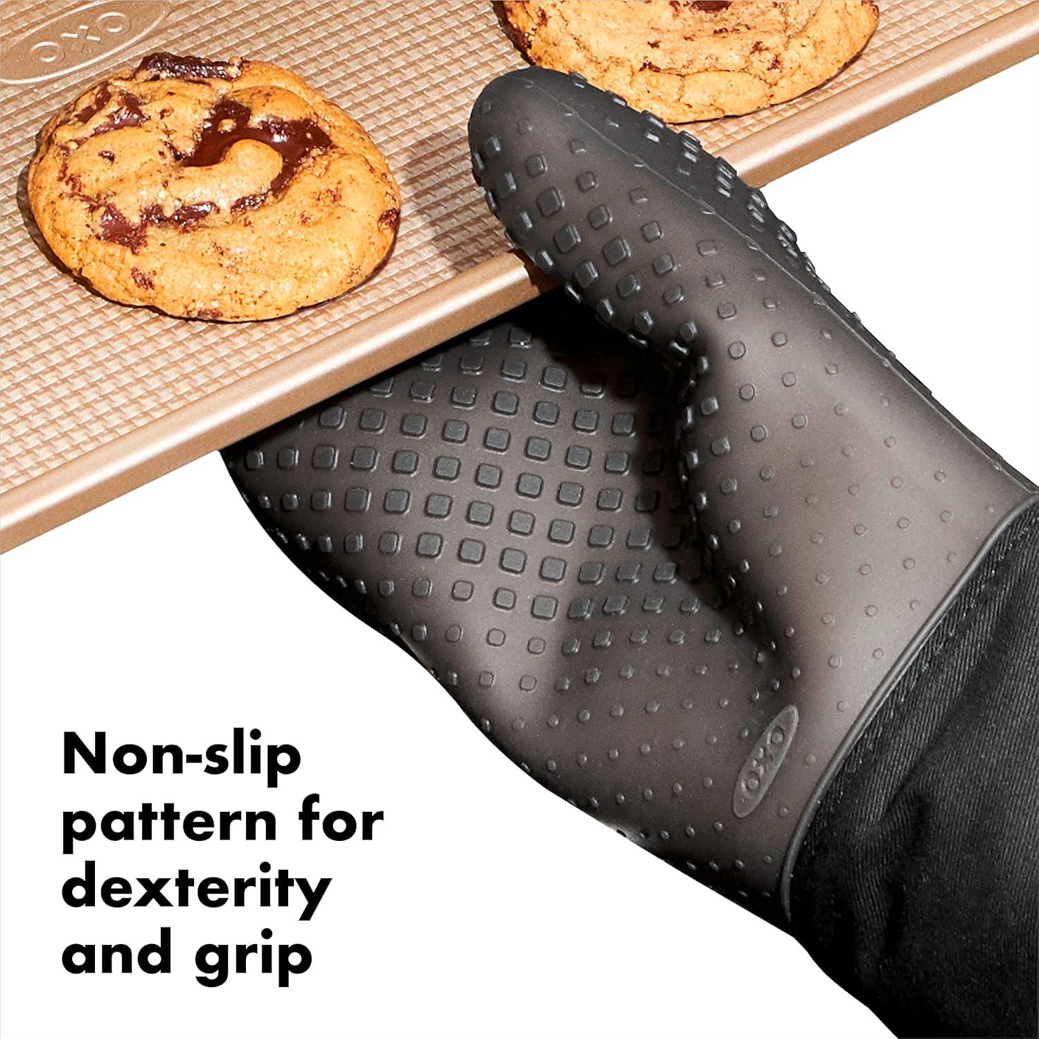 imageOXO Good Grips Silicone Oven Mitt JamBlack