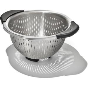 OXO Good Grips Stainless Steel Colander, 5 qt. Capacity, Strainer with Non-Slip Handles, Kitchen Colander for Pasta and Vegetables, Nesting Stainless Steel Strainer and Sieve(3 Qt)